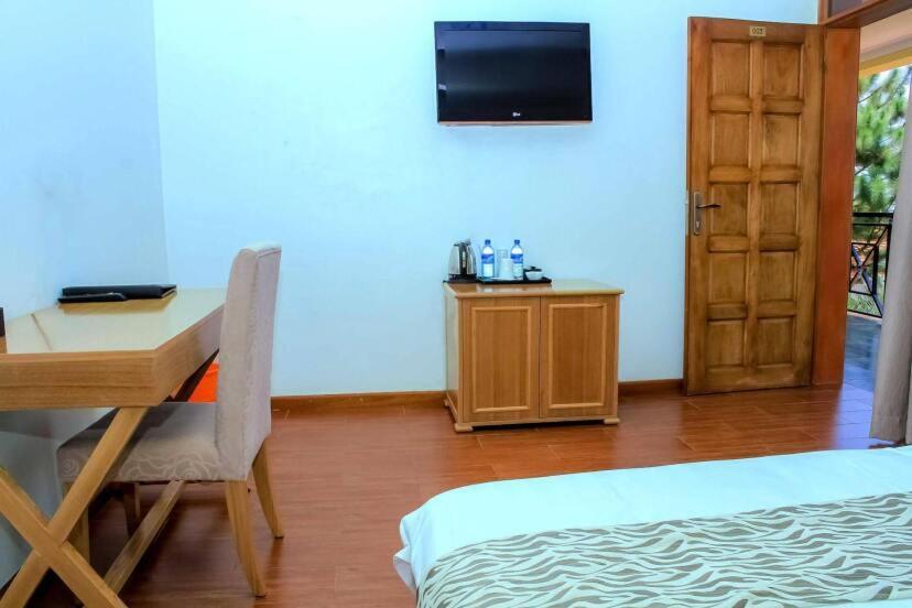 Rosemary Courts Bed And Breakfast Entebbe Exterior foto