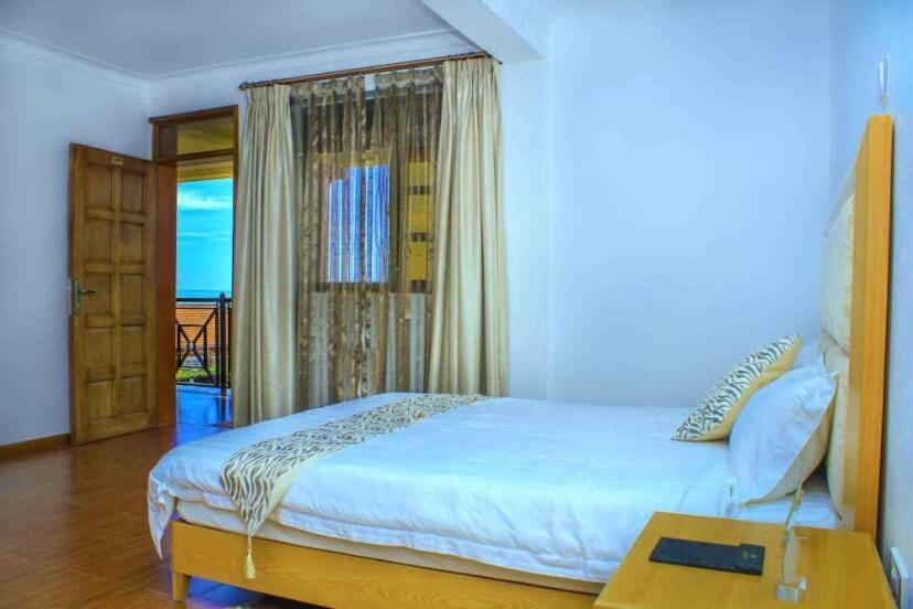 Rosemary Courts Bed And Breakfast Entebbe Exterior foto