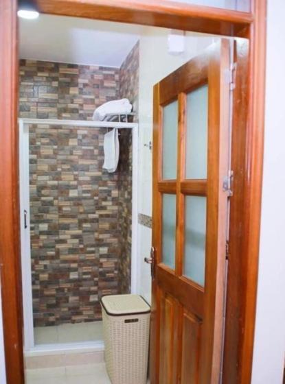 Rosemary Courts Bed And Breakfast Entebbe Exterior foto